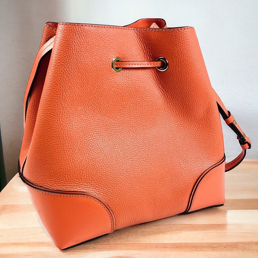 MICHAEL KORS Mercer Gallery Bucket Bag Coral Pink - Picture 3 of 7